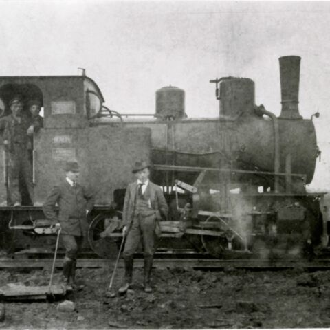 lokomotive-beim-bahnbau
